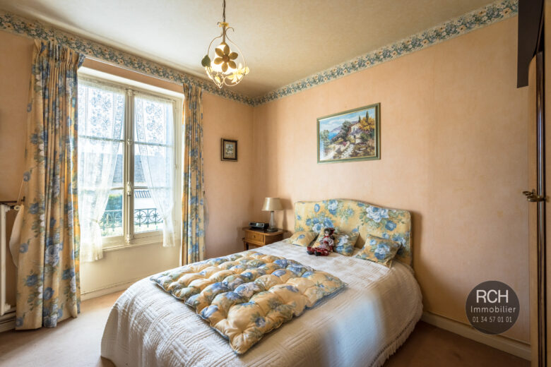 Photos du bien : Gambais – Maison à rénover avec beau potentiel