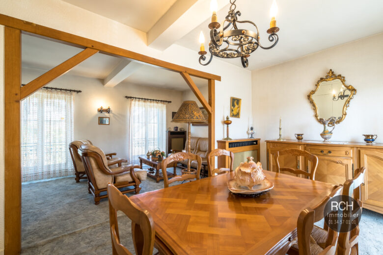 Photos du bien : Gambais – Maison à rénover avec beau potentiel