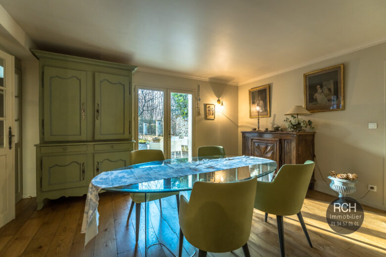 Photos du bien : Exclusivité – Les Mesnuls – Maison ancienne parfaitement restaurée avec des matériaux de qualité
