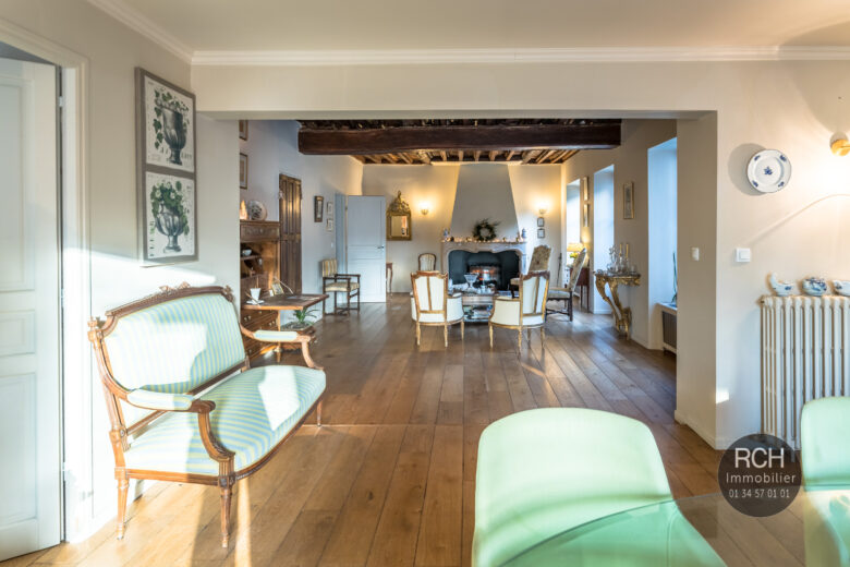 Photos du bien : Exclusivité – Les Mesnuls – Maison ancienne parfaitement restaurée avec des matériaux de qualité
