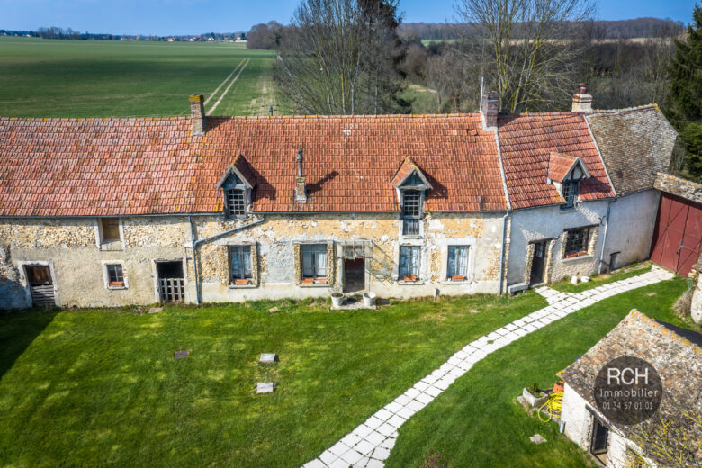 Photos du bien : Exclusivité – Orgerus – Très bel ensemble de maisons anciennes dans un superbe environnement