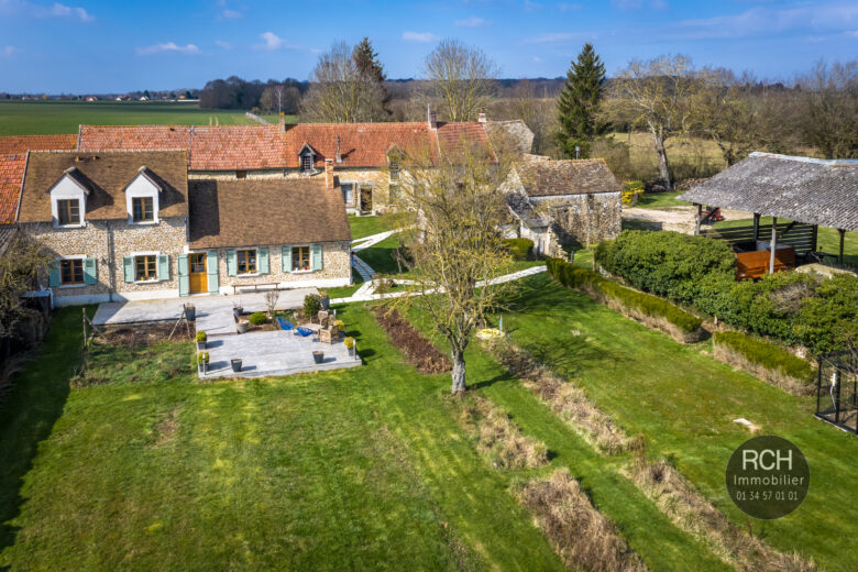 Photos du bien : Exclusivité – Orgerus – Très bel ensemble de maisons anciennes dans un superbe environnement
