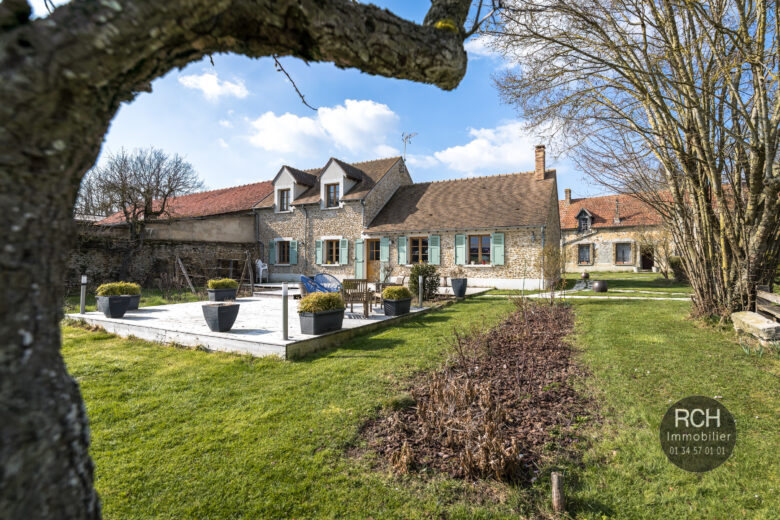 Photos du bien : Exclusivité – Orgerus – Très bel ensemble de maisons anciennes dans un superbe environnement