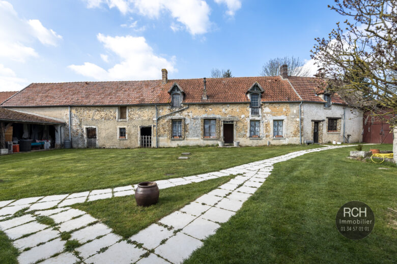 Photos du bien : Exclusivité – Orgerus – Très bel ensemble de maisons anciennes dans un superbe environnement