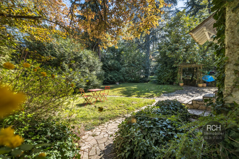 Photos du bien : Méré – Charmante maison ancienne dans un superbe environnement