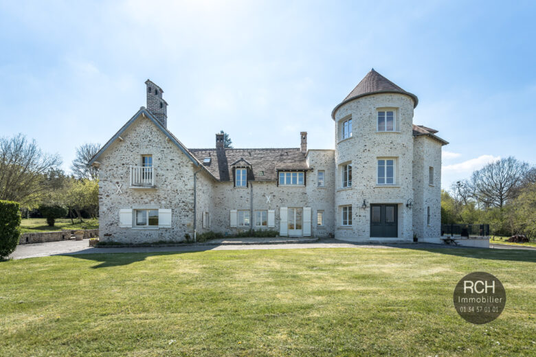 Photos du bien : Saint-Lubin de la Haye – Ancien prieuré du XVè siècle sur un joli parc