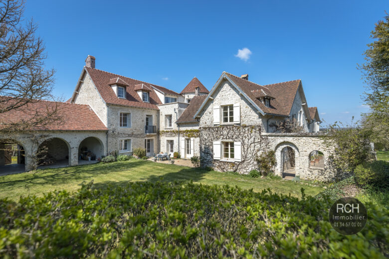 Photos du bien : Saint-Lubin de la Haye – Ancien prieuré du XVè siècle sur un joli parc