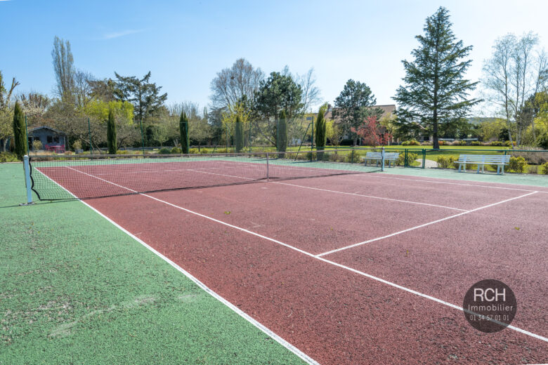 Photos du bien : Adainville – Très belle propriété ancienne avec piscine, sauna et tennis