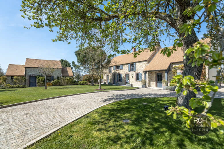Photos du bien : Adainville – Très belle propriété ancienne avec piscine, sauna et tennis