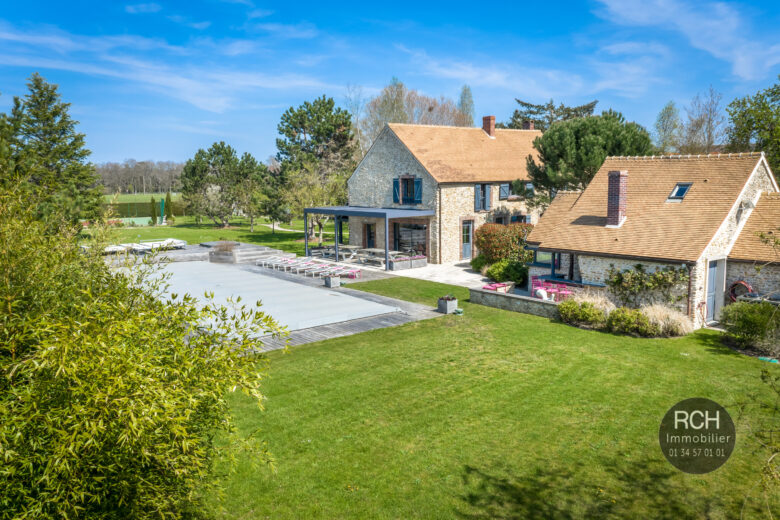 Photos du bien : Adainville – Très belle propriété ancienne avec piscine, sauna et tennis