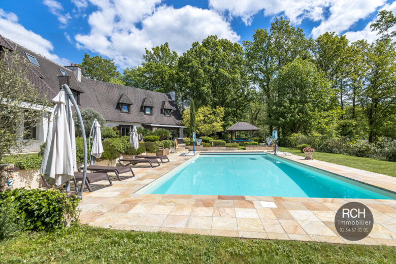 Photos du bien : Bazoches-sur-Guyonne – Belle propriété parfaitement rénovée avec piscine chauffée
