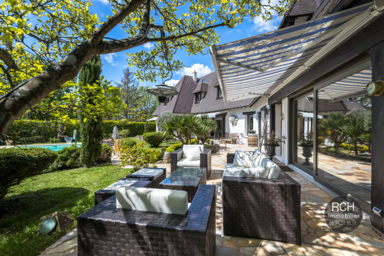 Photos du bien : Bazoches-sur-Guyonne – Belle propriété parfaitement rénovée avec piscine chauffée