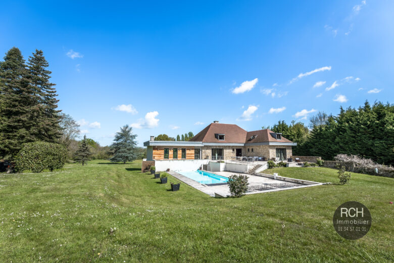Photos du bien : Galluis – 3 minutes de Montfort – Magnifique propriété contemporaine avec piscine