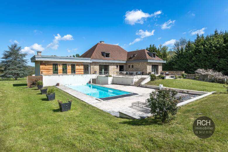 Photos du bien : Galluis – 3 minutes de Montfort – Magnifique propriété contemporaine avec piscine
