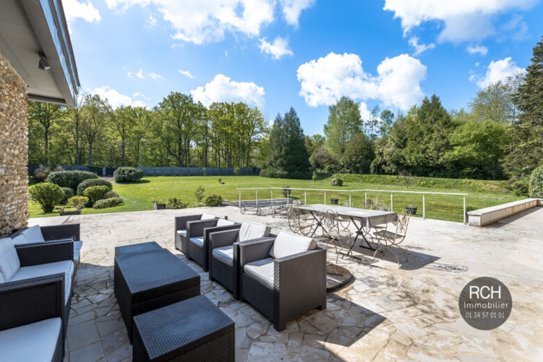 Photos du bien : Galluis – 3 minutes de Montfort – Magnifique propriété contemporaine avec piscine
