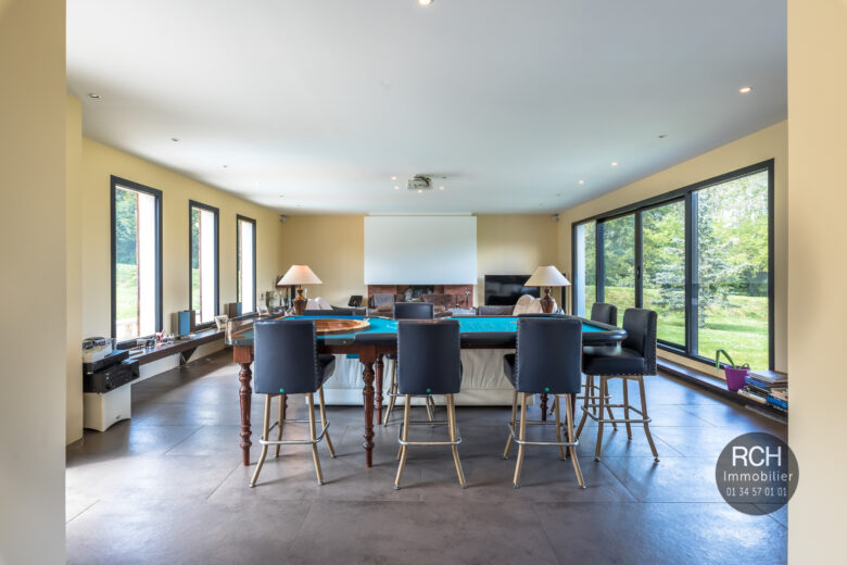 Photos du bien : Galluis – 3 minutes de Montfort – Magnifique propriété contemporaine avec piscine