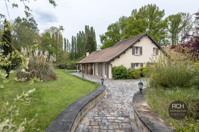 Photos du bien : Exclusivité – Gambais- Jolie maison avec piscine dans un sublime environnement