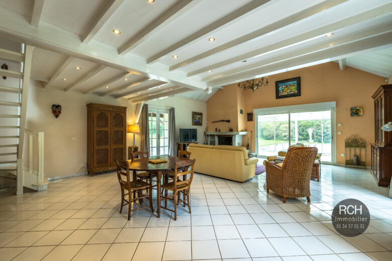 Photos du bien : Exclusivité – Gambais- Jolie maison avec piscine dans un sublime environnement