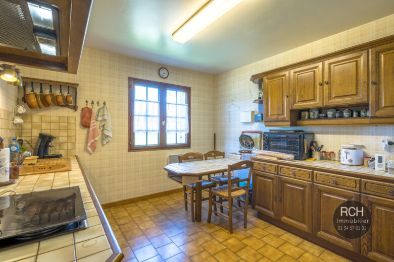Photos du bien : Exclusivité – Maulette – Jolie maison sur un terrain arboré