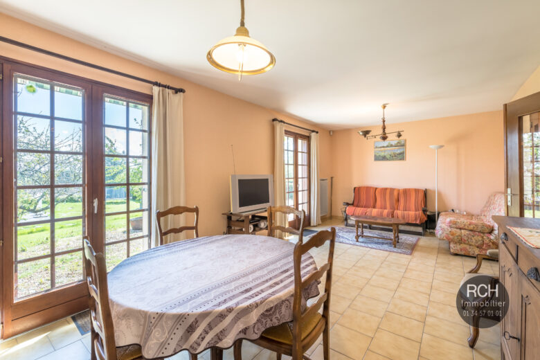 Photos du bien : Exclusivité – Maulette – Jolie maison sur un terrain arboré
