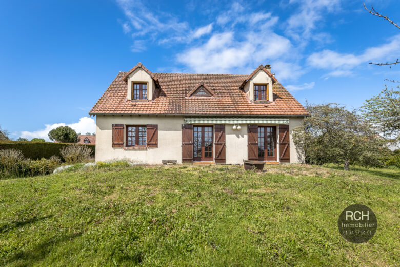 Photos du bien : Exclusivité – Maulette – Jolie maison sur un terrain arboré