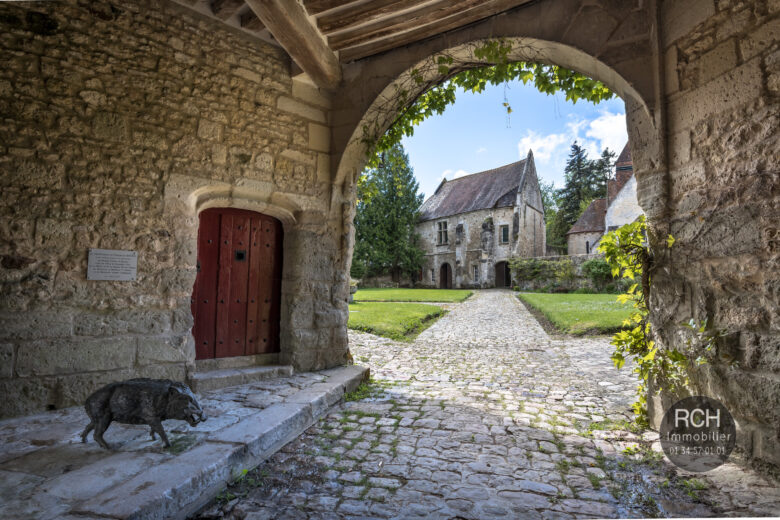 Photos du bien : Moussy – Parc régional du Vexin – Magnifique château classé avec ses dépendances dans un parc paysagé de 12000 m²