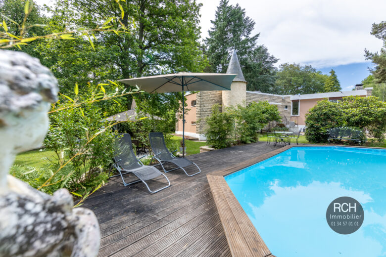 Photos du bien : Adainville – Dans un environnement exceptionnel maison des années 50 avec piscine et dépendance