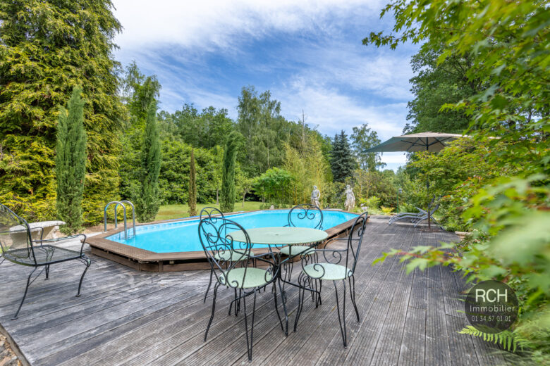 Photos du bien : Adainville – Dans un environnement exceptionnel maison des années 50 avec piscine et dépendance