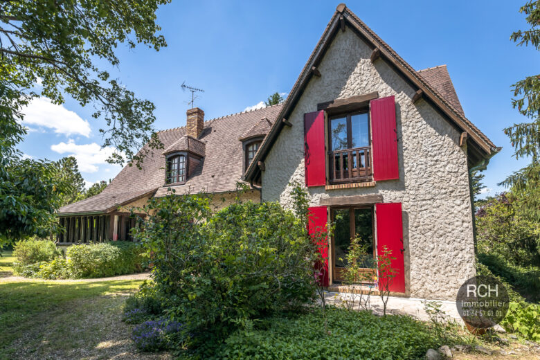 Photos du bien : Courgent – Maison traditionnelle avec piscine dans un bel environnement