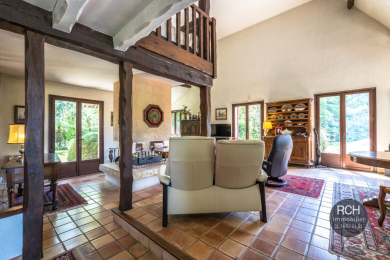 Photos du bien : Courgent – Maison traditionnelle avec piscine dans un bel environnement