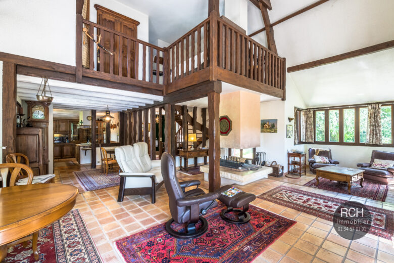 Photos du bien : Courgent – Maison traditionnelle avec piscine dans un bel environnement