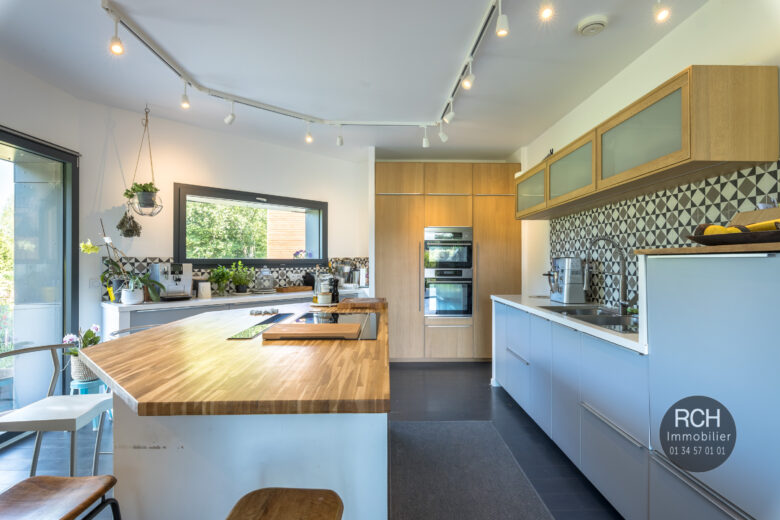 Photos du bien : Crespières – Très belle maison passive avec maison d’amis dans un superbe environnement