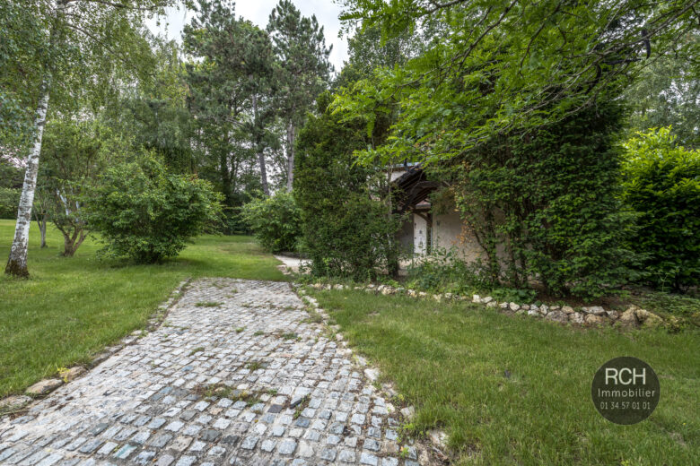 Photos du bien : Exclusivité – Gambais – Bâtiment à rénover sur un terrain de 718 m2