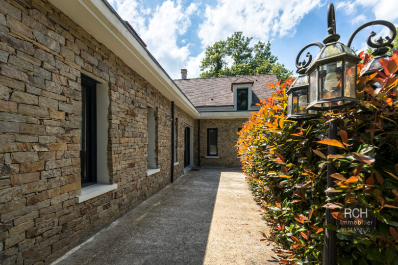 Photos du bien : Exclusivité – Les Mesnuls – Charmante propriété de 2014 avec de magnifiques prestations