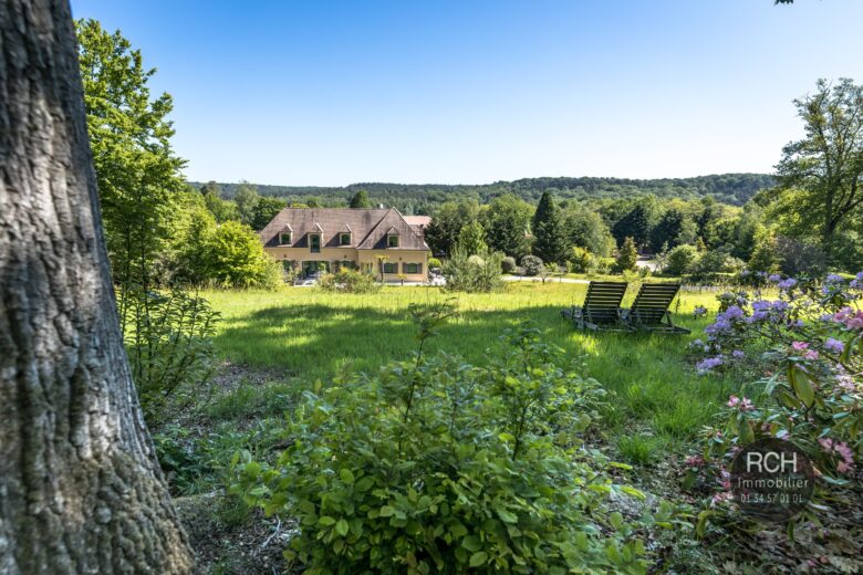 Photos du bien : Exclusivité – Gambaiseuil – Très belle propriété parfaitement rénovée sur un parc boisé de 22 000 m2