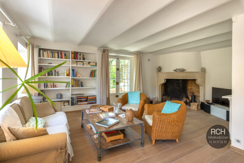 Photos du bien : Auteuil-le-Roi – Très jolie maison ancienne entièrement rénovée en plein coeur de village