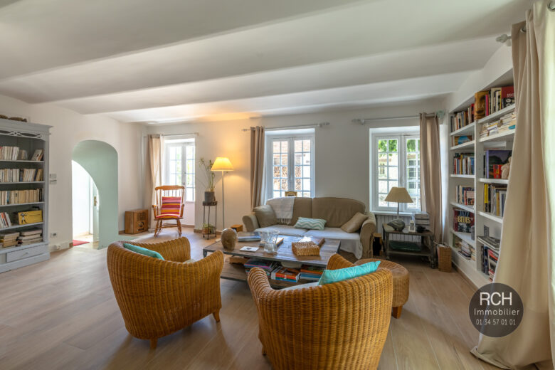 Photos du bien : Auteuil-le-Roi – Très jolie maison ancienne entièrement rénovée en plein coeur de village