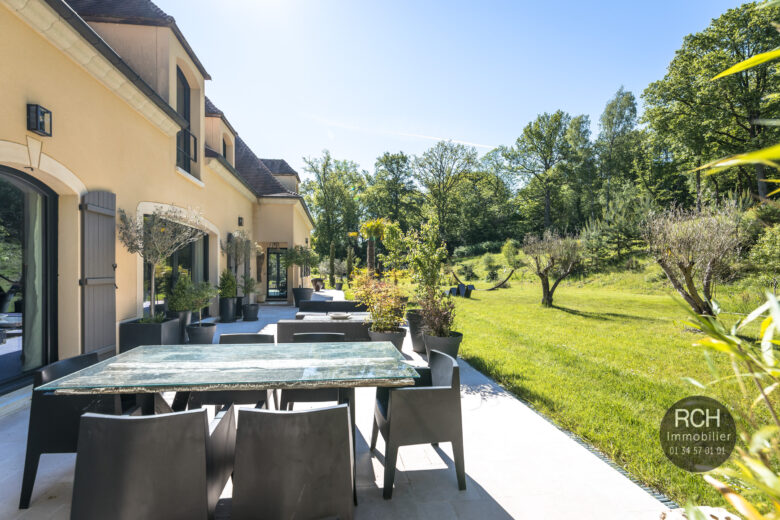 Photos du bien : Exclusivité – Gambaiseuil – Très belle propriété parfaitement rénovée sur un parc boisé de 22 000 m2
