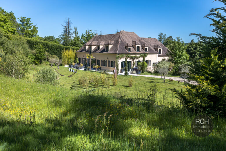 Photos du bien : Exclusivité – Gambaiseuil – Très belle propriété parfaitement rénovée sur un parc boisé de 22 000 m2