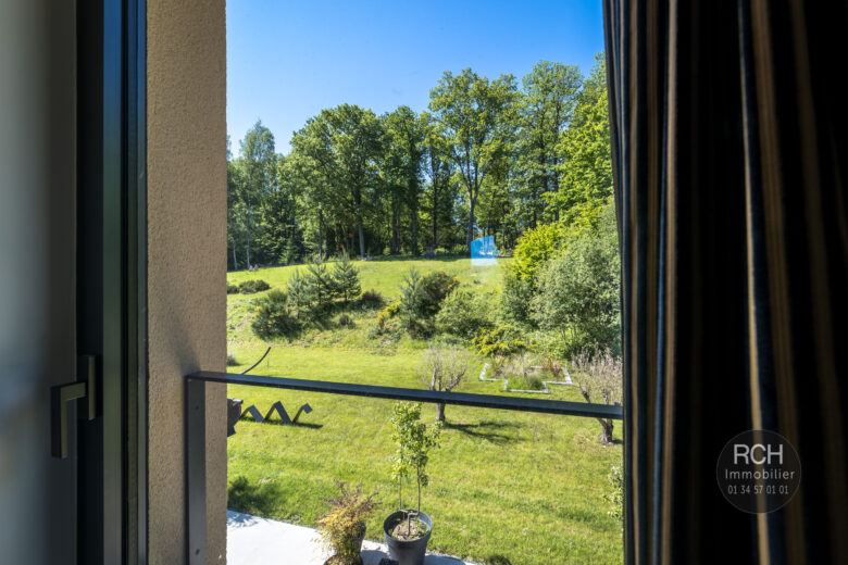 Photos du bien : Exclusivité – Gambaiseuil – Très belle propriété parfaitement rénovée sur un parc boisé de 22 000 m2