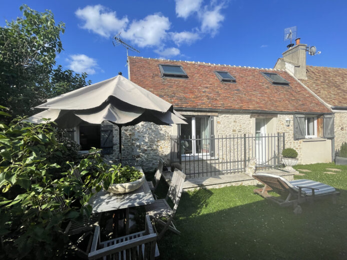 Photos du bien : Exclusivité – Méré – Charmante maison ancienne restaurée