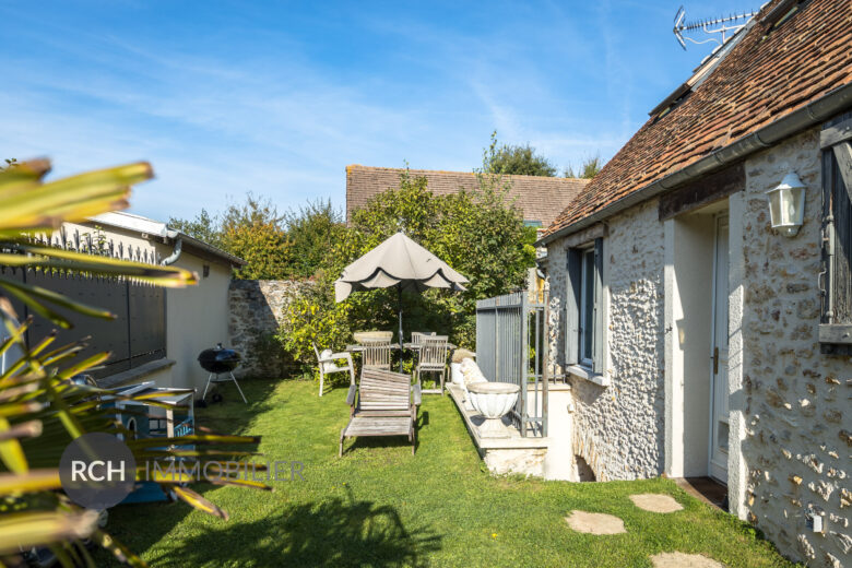 Photos du bien : Exclusivité – Méré – Charmante maison ancienne restaurée