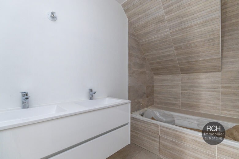 Photos du bien : Jouars-Pontchartrain – Appartement neuf de 92m2 dans une très belle résidence