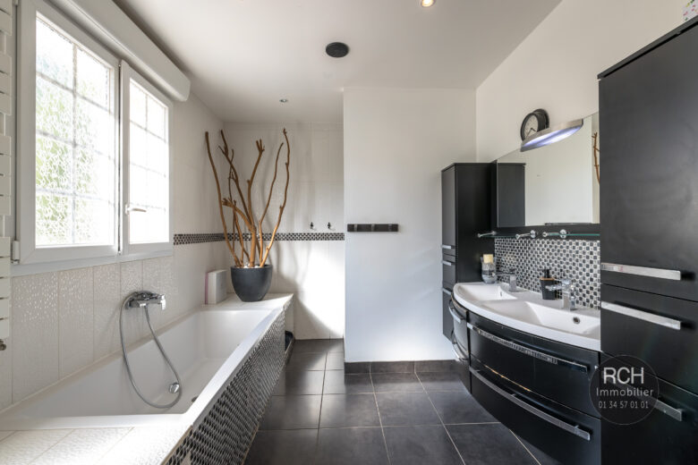 Photos du bien : Le Perray En Yvelines centre – Jolie maison dans un bel environnement