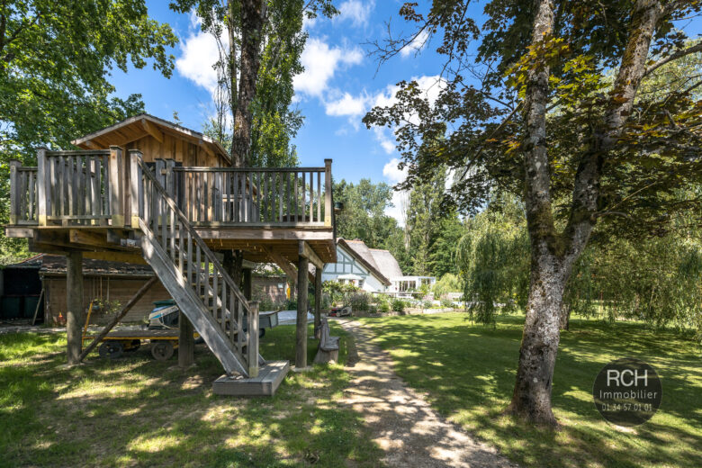 Photos du bien : Les Essarts-le-Roi « lieu dit Saint-Hubert » – Magnifique chaumière avec piscine dans un superbe environnement