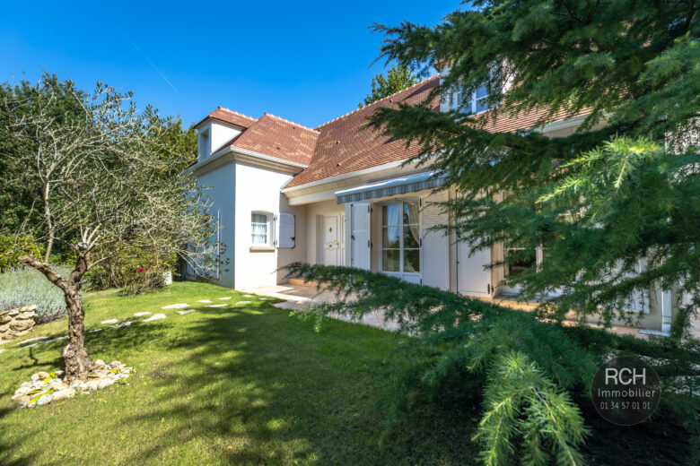 Photos du bien : Les Mesnuls – Très jolie maison dans un bel environnement