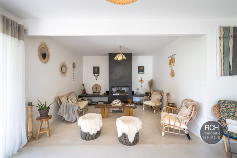Photos du bien : Mareil-Le-Guyon – Très jolie maison contemporaine de 2017 avec vue dégagée