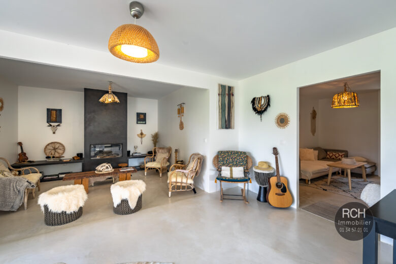Photos du bien : Mareil-Le-Guyon – Très jolie maison contemporaine de 2017 avec vue dégagée