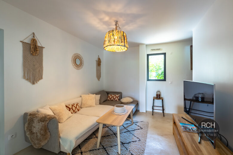 Photos du bien : Mareil-Le-Guyon – Très jolie maison contemporaine de 2017 avec vue dégagée