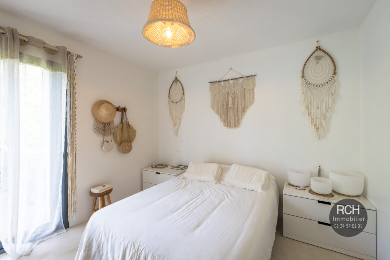Photos du bien : Mareil-Le-Guyon – Très jolie maison contemporaine de 2017 avec vue dégagée
